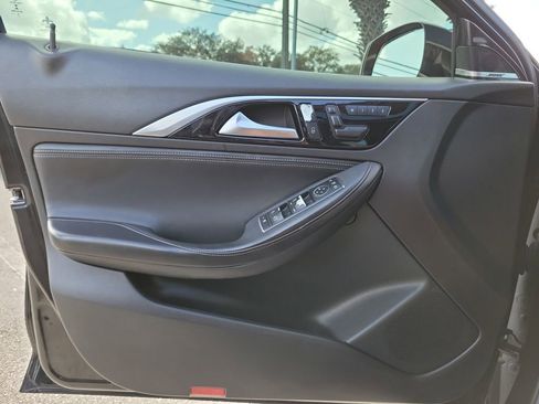 Used 2019 INFINITI QX30 FWD image 18