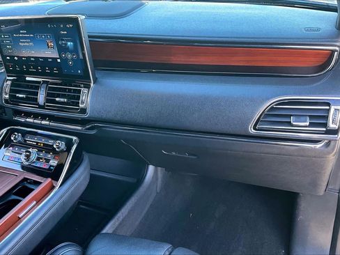 Used 2024 Lincoln Navigator L Reserve image 18