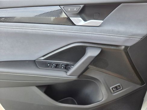 New 2026 Volkswagen Tiguan SE R-Line FWD image 10