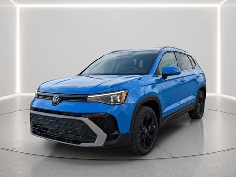 New 2026 Volkswagen Taos SE FWD image 4