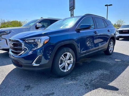 Used 2020 GMC Terrain SLE w/ Driver Convenience Package AWD/4WD image 2