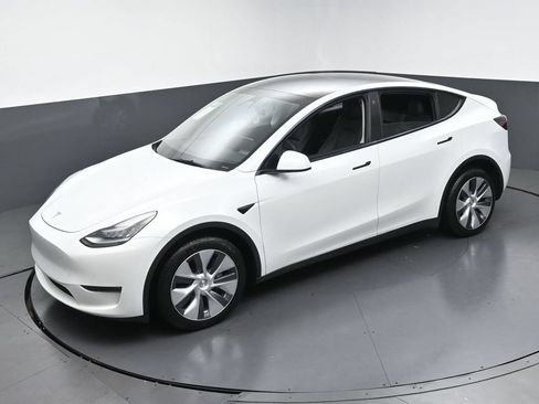 Used 2023 Tesla Model Y Long Range AWD/4WD image 5