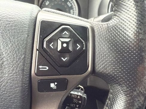 Used 2017 Toyota Tacoma SR5 image 12