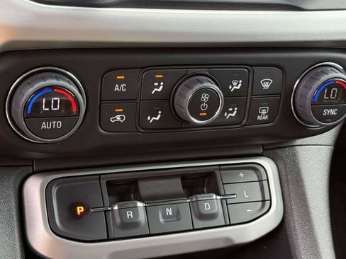 Used 2023 GMC Acadia SLE w/ Driver Convenience Package AWD/4WD image 28