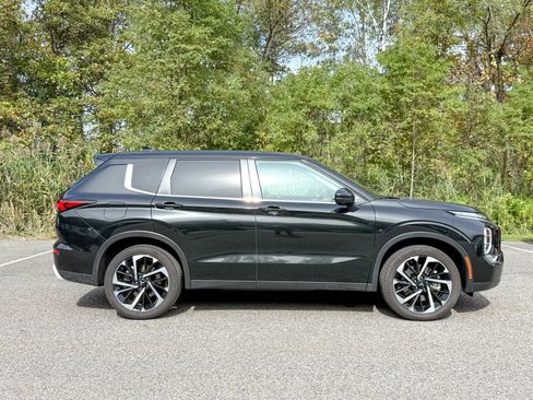 Used 2024 Mitsubishi Outlander AWD image 7
