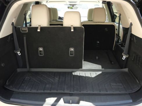 Used 2023 Nissan Pathfinder SL AWD/4WD image 28