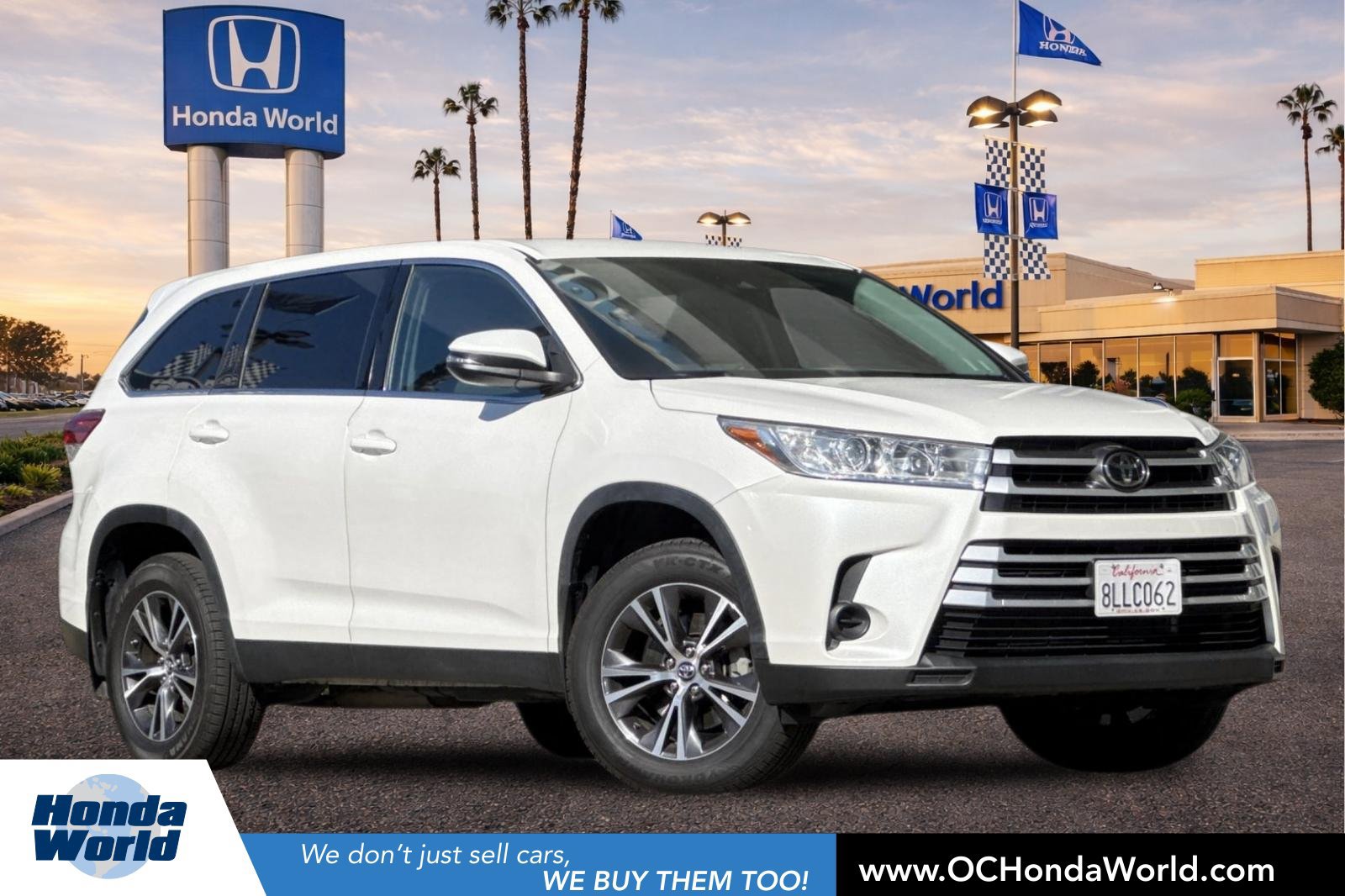 Used 2019 Toyota Highlander LE FWD image 1