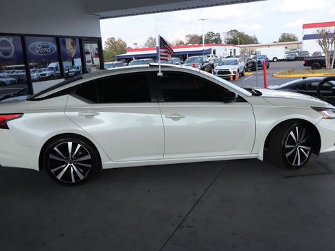 Used 2020 Nissan Altima 2.5 SR w/ Premium Package image 4