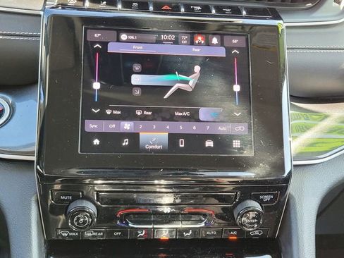 Used 2023 Jeep Grand Cherokee L Laredo image 23