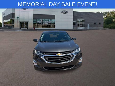 Used 2018 Chevrolet Equinox LT FWD image 3