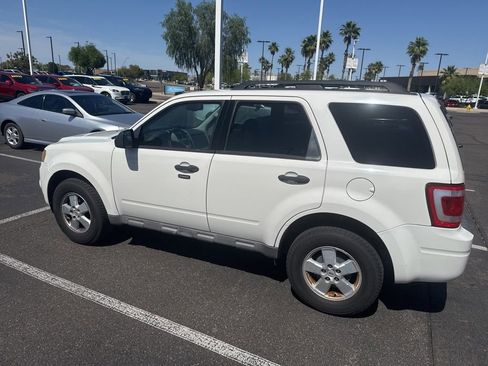 Used 2009 Ford Escape XLT image 2