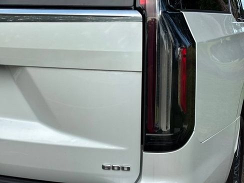 Used 2022 Cadillac Escalade ESV Premium Luxury AWD/4WD image 14