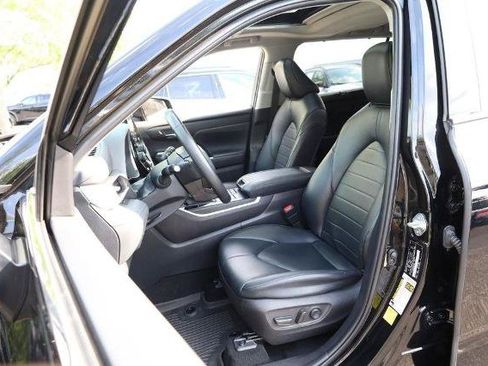 Used 2022 Toyota Highlander XLE AWD/4WD image 10
