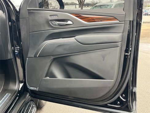 Used 2022 Cadillac Escalade Premium Luxury image 28
