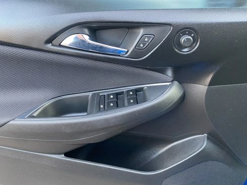 Used 2018 Chevrolet Cruze LT w/ Convenience Package image 24