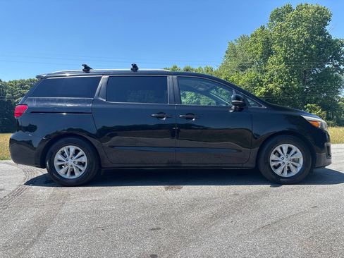 Used 2016 Kia Sedona LX w/ Option Group 020 FWD image 6