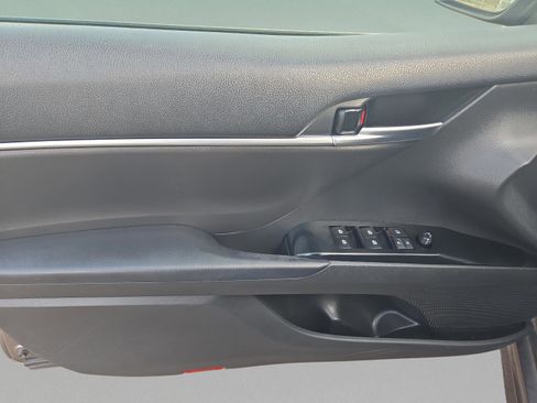 Used 2020 Toyota Camry SE image 21