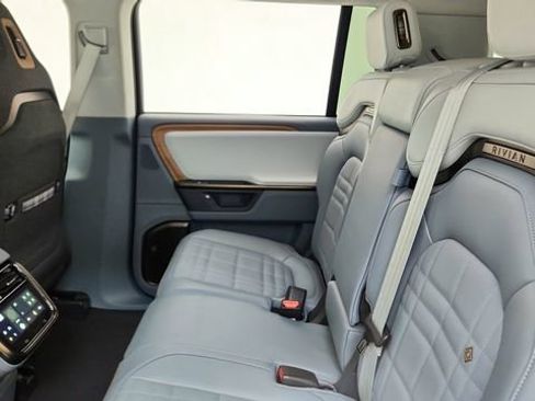 Used 2025 Rivian R1S Premium AWD/4WD image 33