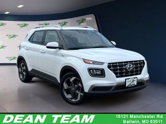 Used 2024 Hyundai Venue SEL image 1