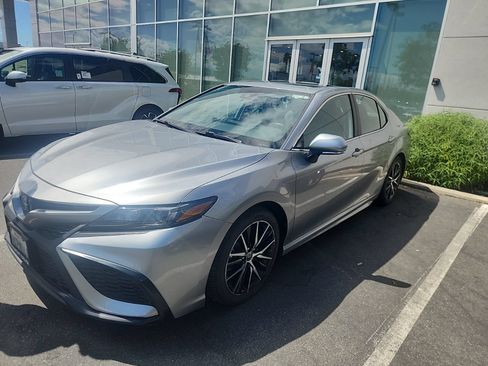 Used 2024 Toyota Camry SE w/ Audio Upgrade Package FWD image 1