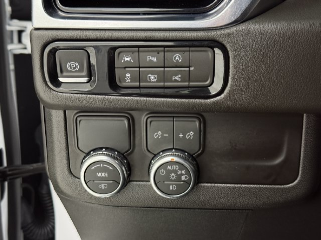 Used 2026 GMC Yukon Denali w/ Sun & Power Step Package RWD image 15