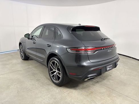 Certified 2025 Porsche Macan AWD/4WD image 3