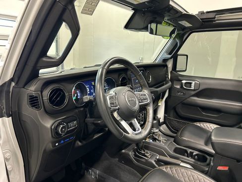 Used 2022 Jeep Wrangler Unlimited Sahara image 16