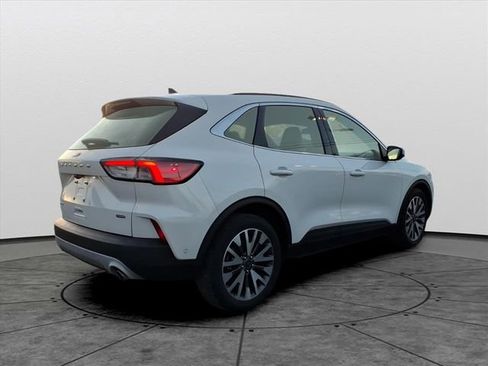 Used 2020 Ford Escape Titanium image 4