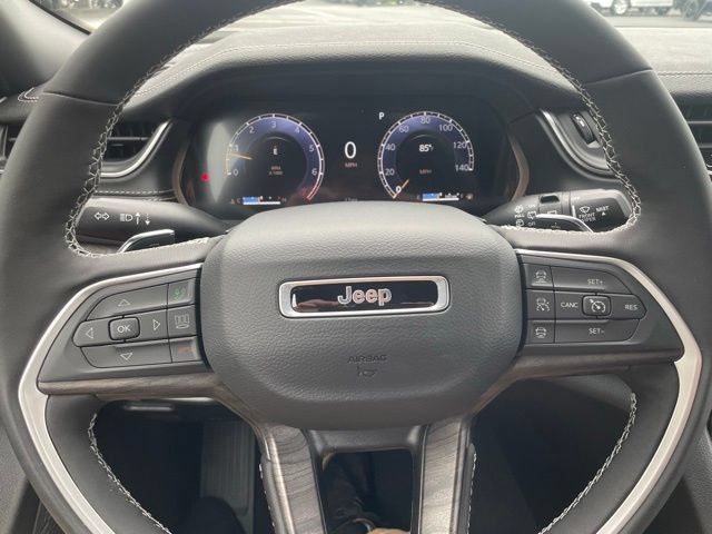 Used 2025 Jeep Grand Cherokee L Limited RWD image 10