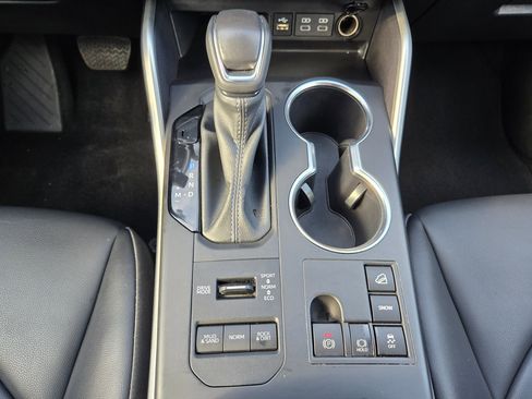 Used 2024 Toyota Highlander XLE image 13