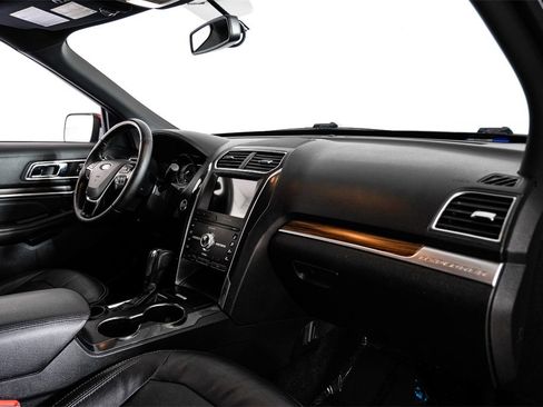 Used 2019 Ford Explorer Limited w/ Class III Trailer Tow Package image 9