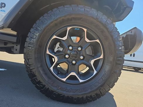 Used 2023 Jeep Wrangler Unlimited Rubicon 4xe AWD/4WD image 9