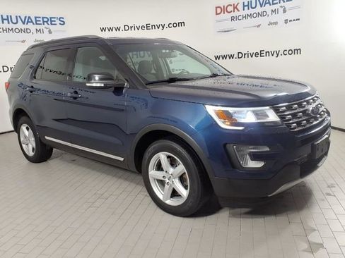 Used 2016 Ford Explorer XLT w/ Equipment Group 201A AWD/4WD image 3