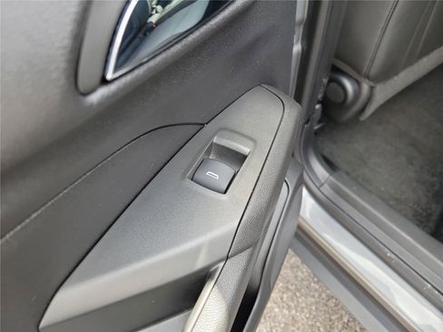 Used 2025 Chevrolet Trax LT w/ LT Convenience Package image 14