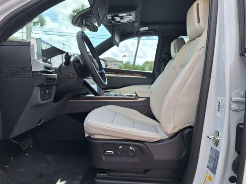 New 2026 Cadillac Escalade ESV Platinum Sport w/ LPO, ONYX Package AWD/4WD image 20