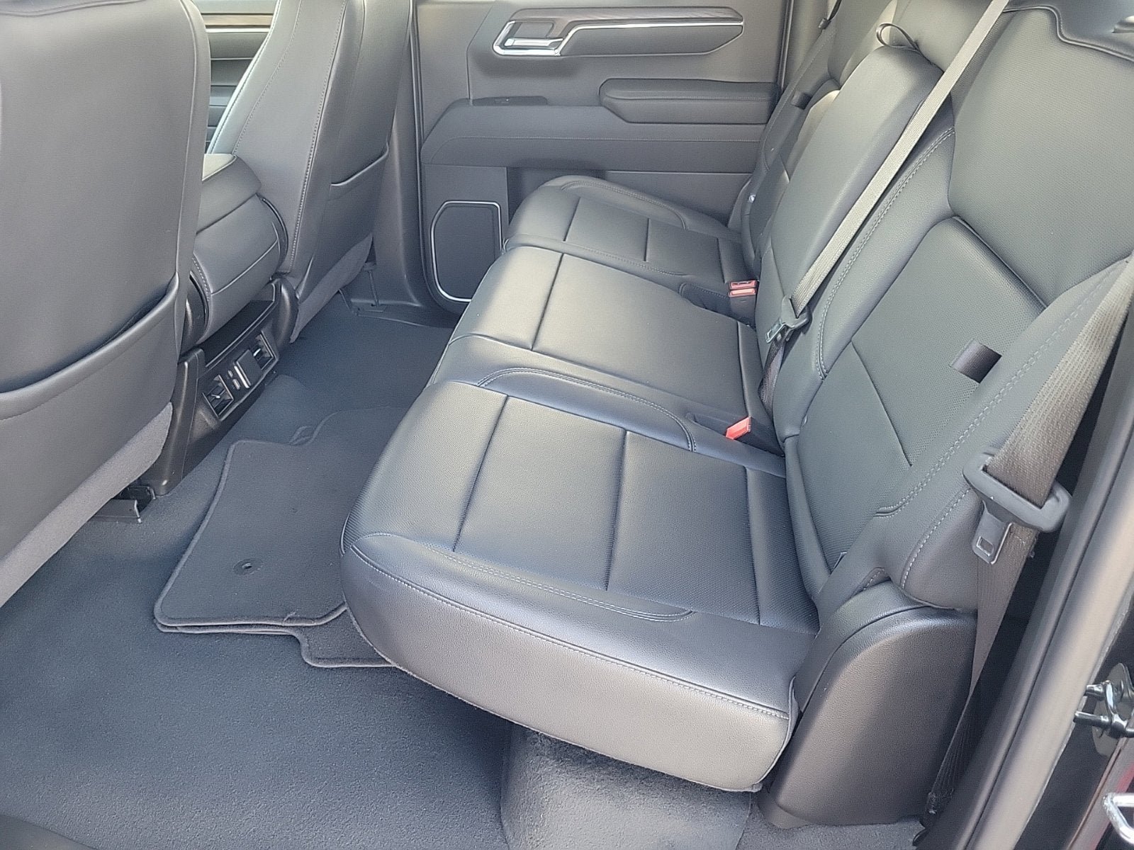 Certified 2025 GMC Sierra 1500 SLT RWD image 16
