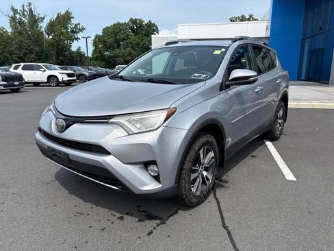Used 2017 Toyota RAV4 XLE AWD/4WD image 2