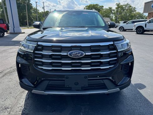 Used 2025 Ford Explorer Active RWD image 2