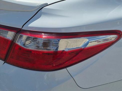 Used 2016 Toyota Camry SE FWD image 6