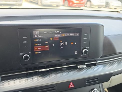 Certified 2022 Kia Carnival LX FWD image 23