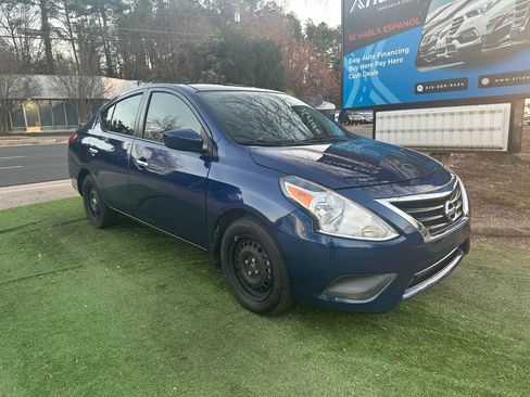 Used 2019 Nissan Versa SV image 1
