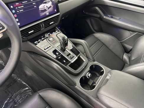 Certified 2023 Porsche Cayenne Platinum Edition AWD/4WD image 31