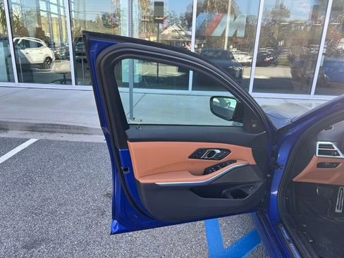 Used 2025 BMW 330i Sedan w/ M Sport Package image 17