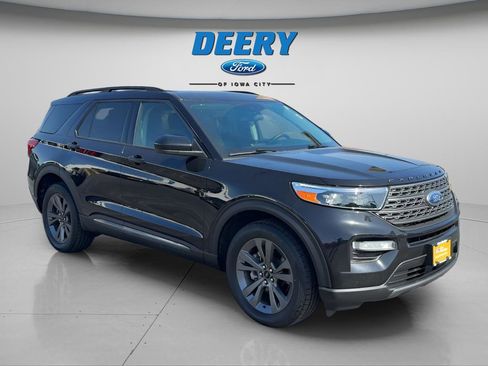 Certified 2024 Ford Explorer XLT w/ Equipment Group 202A AWD/4WD image 1