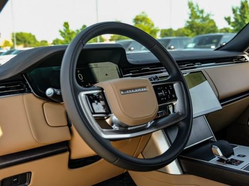 New 2026 Land Rover Range Rover Long Wheelbase SE AWD/4WD image 18