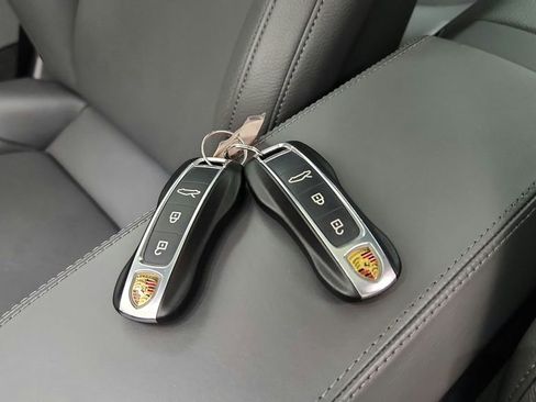 Used 2021 Porsche 911 Carrera image 40