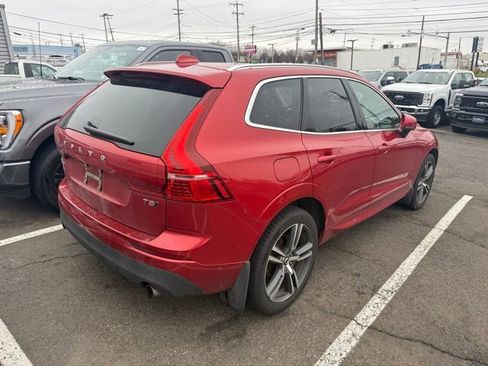 Used 2019 Volvo XC60 T5 Momentum w/ Multimedia Package image 3
