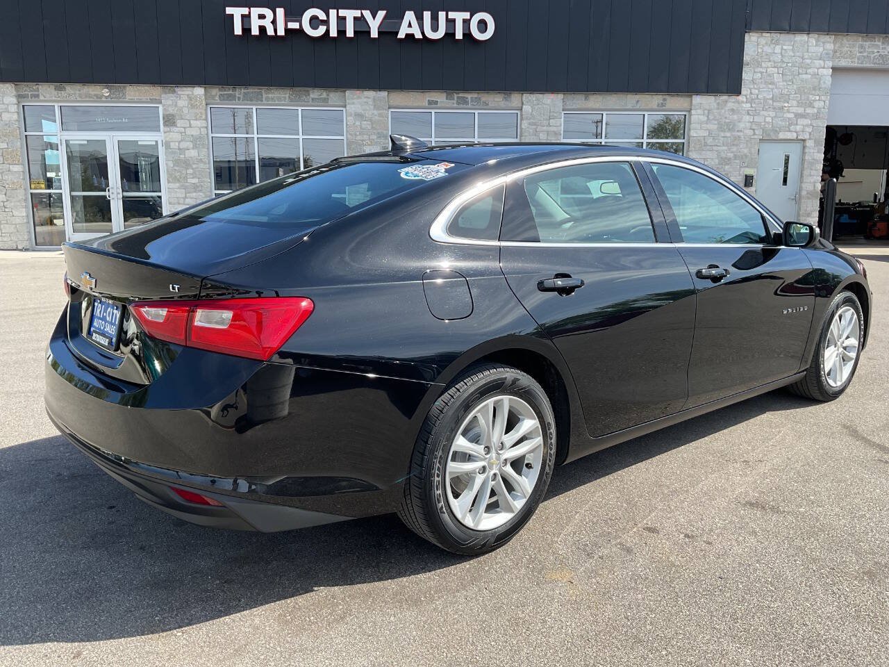 Used 2018 Chevrolet Malibu LT FWD image 7