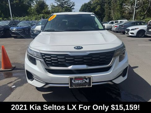 Used 2021 Kia Seltos LX AWD/4WD image 2