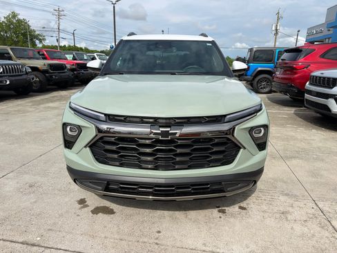 Used 2025 Chevrolet TrailBlazer ACTIV w/ Convenience Package FWD image 3